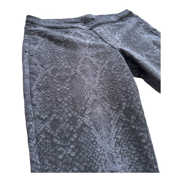 HUE | Essential Denim | Snake Print Brocade Fabric Pants - Size Large - Picture 3 of 9